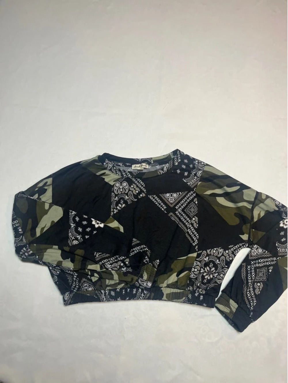 Women’s soft juniors medium, long sleeve crop top camo